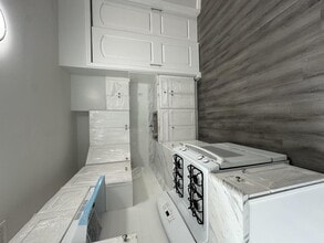 Building Photo - 262 Grand St