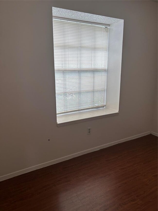 Building Photo - 12312 Alderbrook Dr