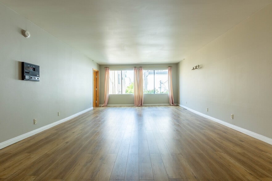 Building Photo - 5125 Harold Way