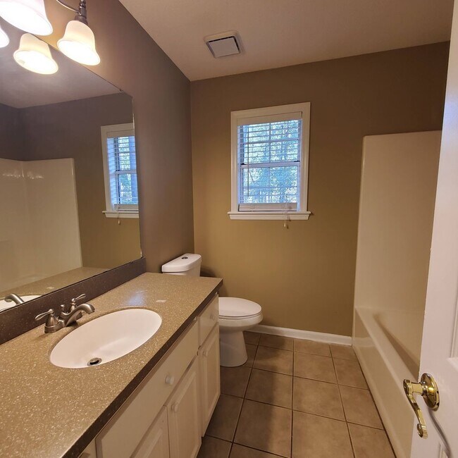Building Photo - 2403 Spring Valley Cir