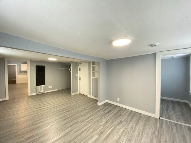 Building Photo - 9 Patten Ct