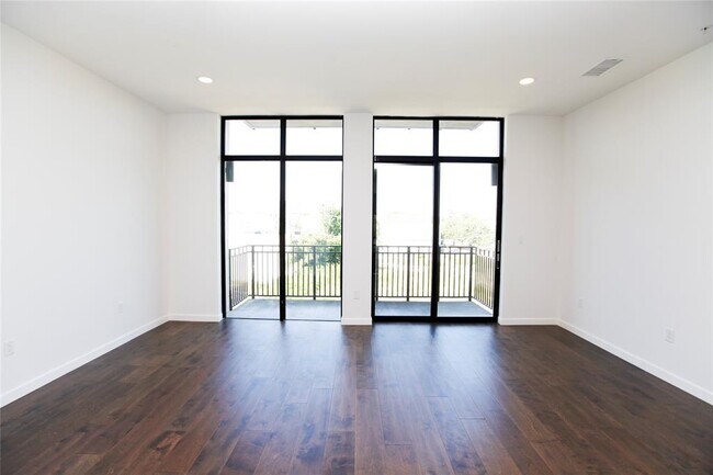 Building Photo - 4820 Caroline St