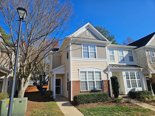 Building Photo - Charming 2br/2.5ba in Delta Lake, end unit townhome! Available now!