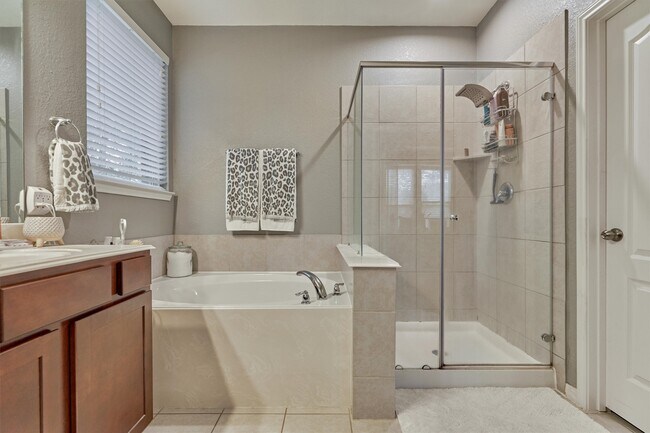 Building Photo - 204 Forest Peak Way