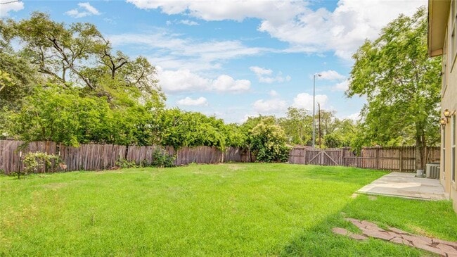 Building Photo - 5902 Hornwood Dr