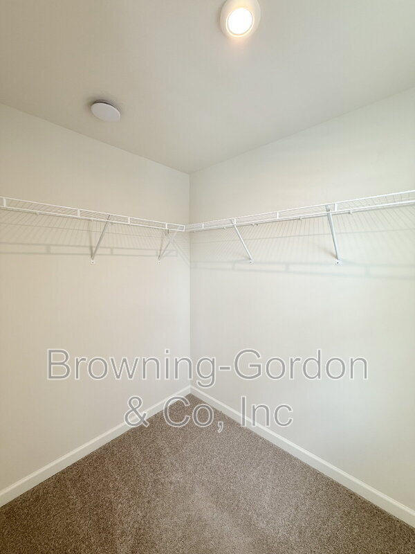 Building Photo - 5088 Dayflower Dr