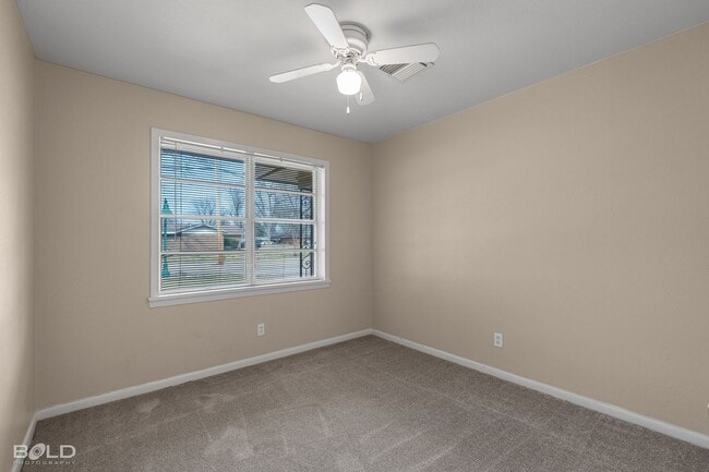 Building Photo - 1706 Shady Grove Dr