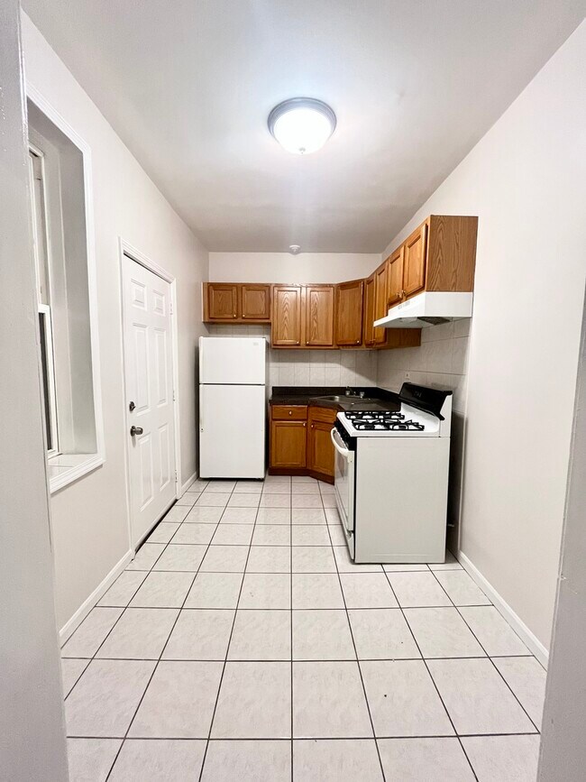 Building Photo - 4302 W Shakespeare Ave