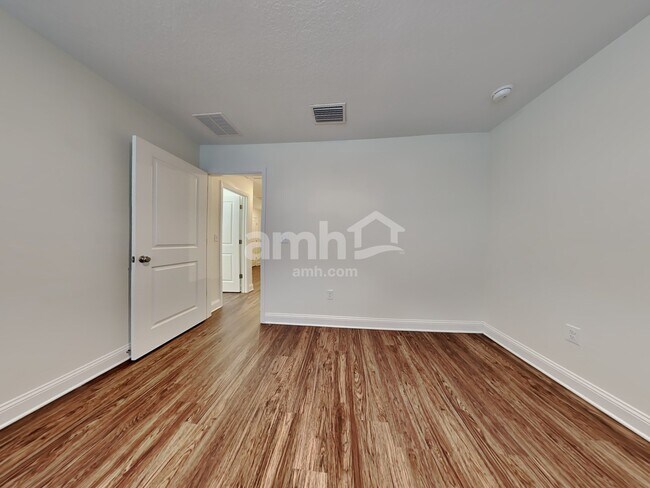 Building Photo - 118 Banyan Frst Dr