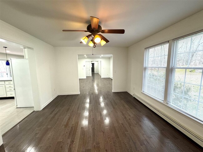 Building Photo - 26 Sallys Ln