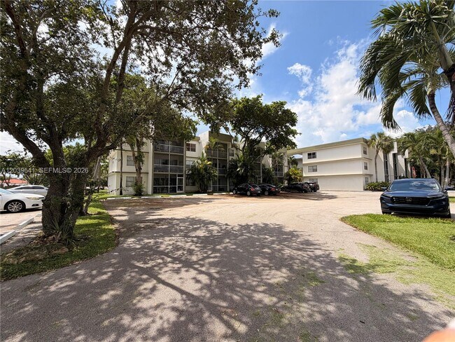 Building Photo - 4205 N University Dr