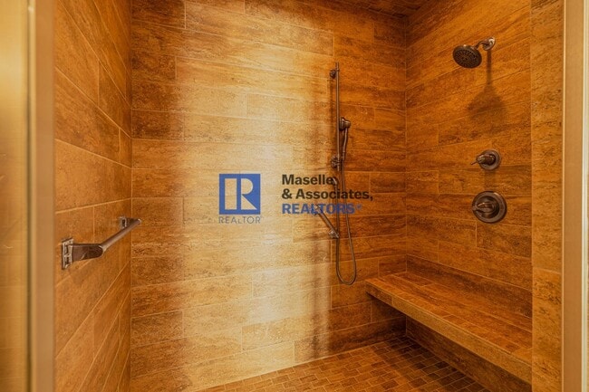 Building Photo - 2 Bed/2 Bath Townhouse in Brandon