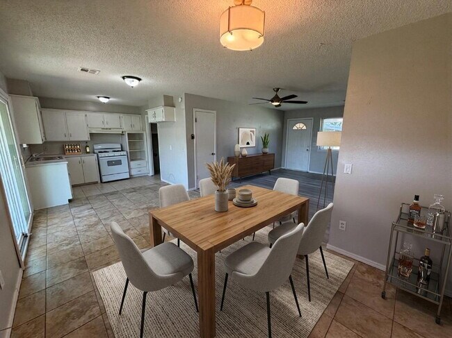Building Photo - 3 Bed, 2 Bath in Del City