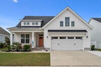 Building Photo - "Coastal Comfort Awaits: Spacious 3-Bed, 3-Bath Home in Holly Ridge!"