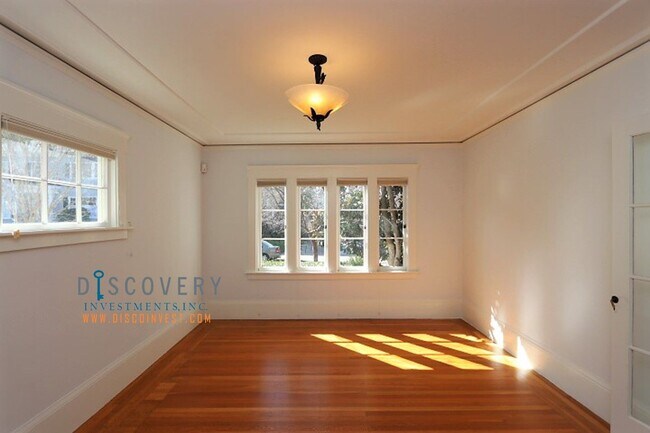 Building Photo - Trestle Glen Three Bedroom Home With Stunning Backyard