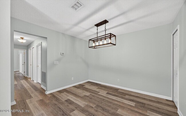 Building Photo - 13727 Richmond Park Dr N