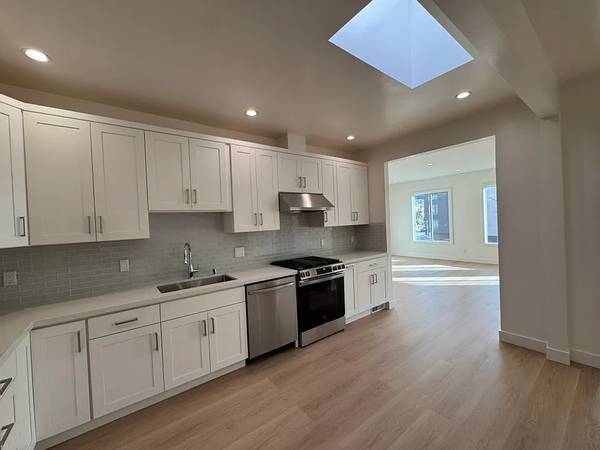 Brand New Kitchen Diswasher Appliances - 16 Balboa St