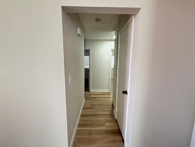 Building Photo - Single Story Palmdale Home