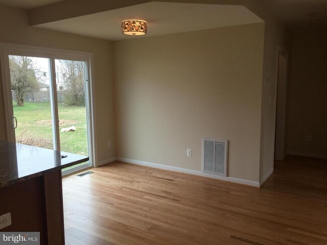 Building Photo - 8904 Cherry St