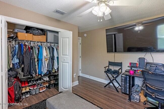 Building Photo - 3693 Lightview Ln