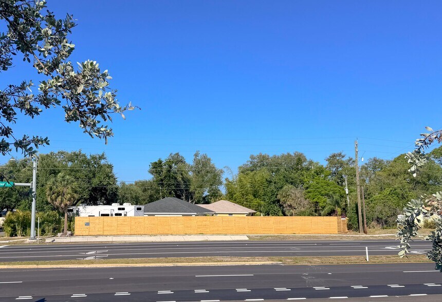 Building Photo - 8 Bay Acres Ave