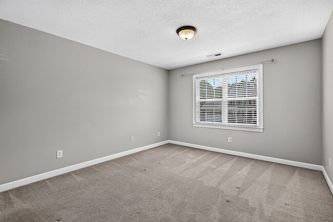 Building Photo - 217 Stagecoach Dr