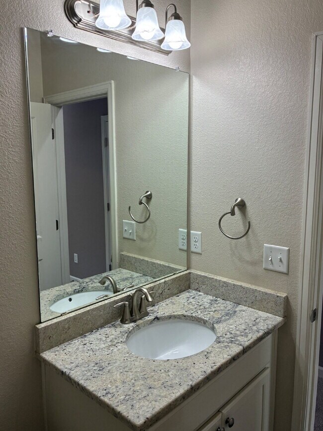 Building Photo - 9077 E Phillips Ln