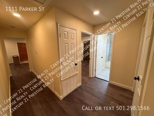 Building Photo - 1111 Parker St