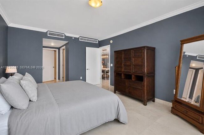 Building Photo - 17001 Collins Ave