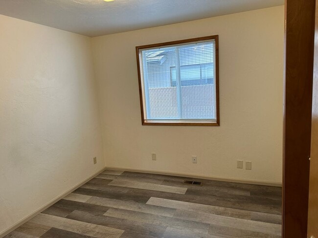 Building Photo - Cute 3-bedroom, 1-bathroom house in Springfield!