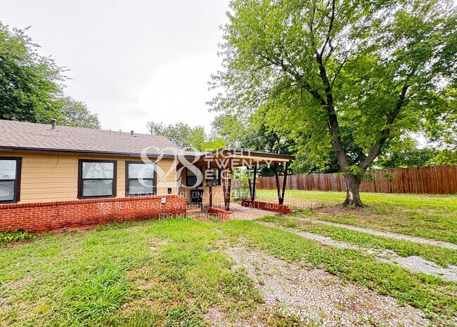 Building Photo - 2 Bedroom/1 Bath Duplex AVAILABLE NOW in Noble!