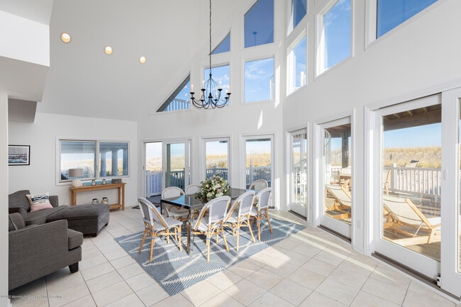 Building Photo - 502 Sunset Blvd