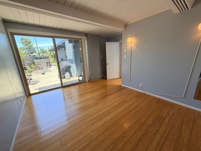 Building Photo - San Mateo 4Bed/2Ba Eichler Home with Putting Green, Vegetable Garden & Designer Finishes