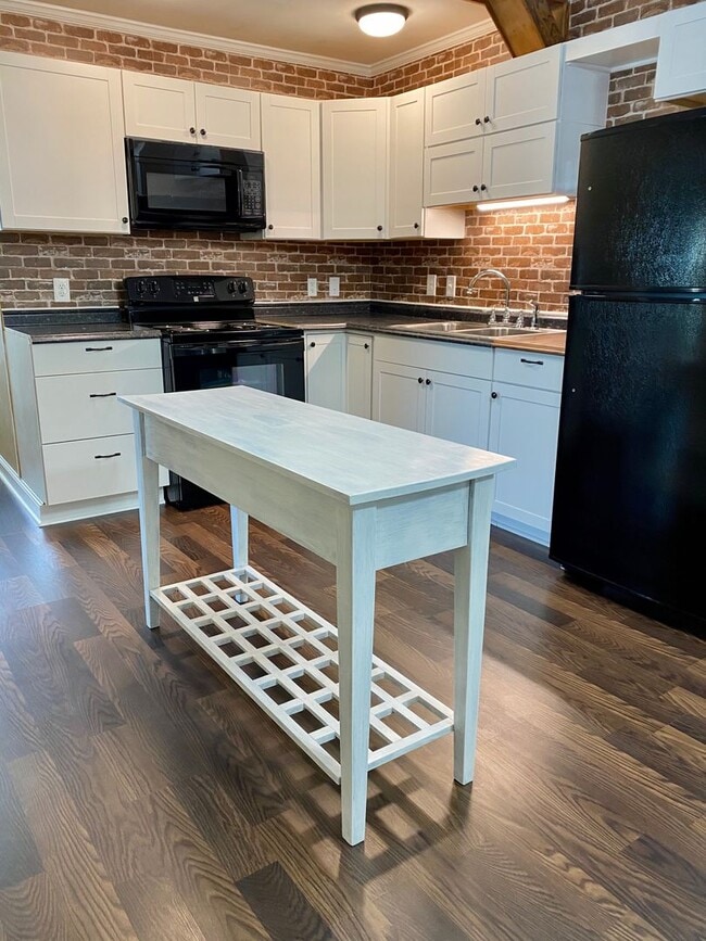 Building Photo - Amazing property! Dreamy wraparound porch! Immaculate & Completely Updated! 3 Bedrooms/2 Baths!