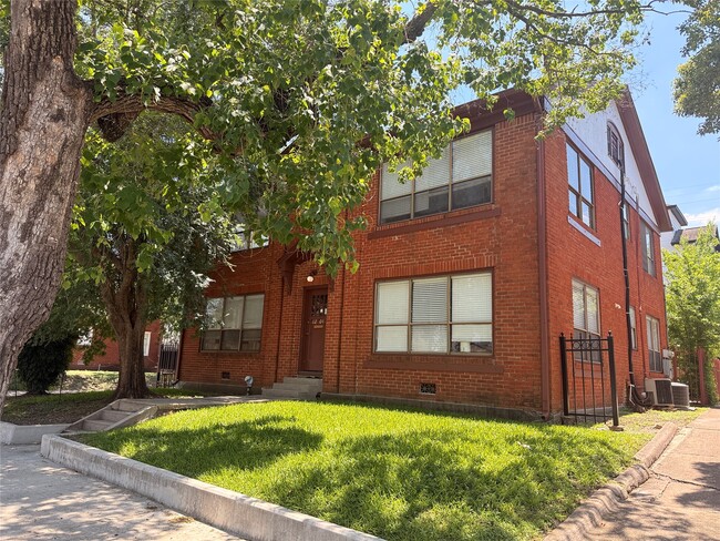 Building Photo - 1201 W Gray St