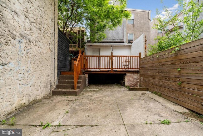 Building Photo - 1813 W Thompson St