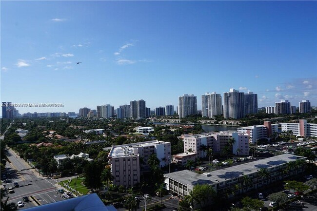 Building Photo - 3140 S Ocean Dr