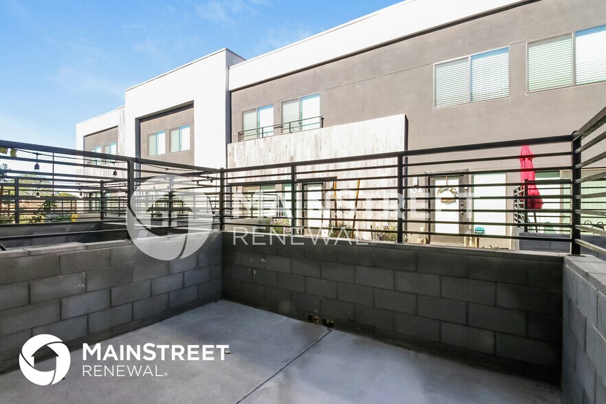 Building Photo - 1119 S Stapley Dr