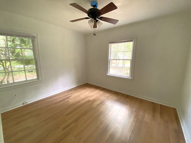 Building Photo - Comfortable 3BR Home Minutes from UF and Midtown