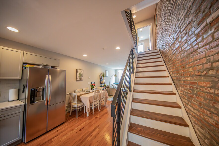 Dinning room - 2137 Sears St