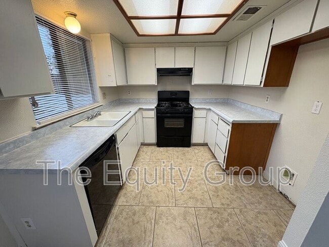 Building Photo - 1642 N Goddard St