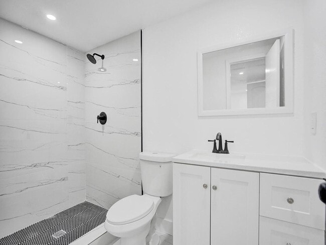 Building Photo - 940 SW 28th St