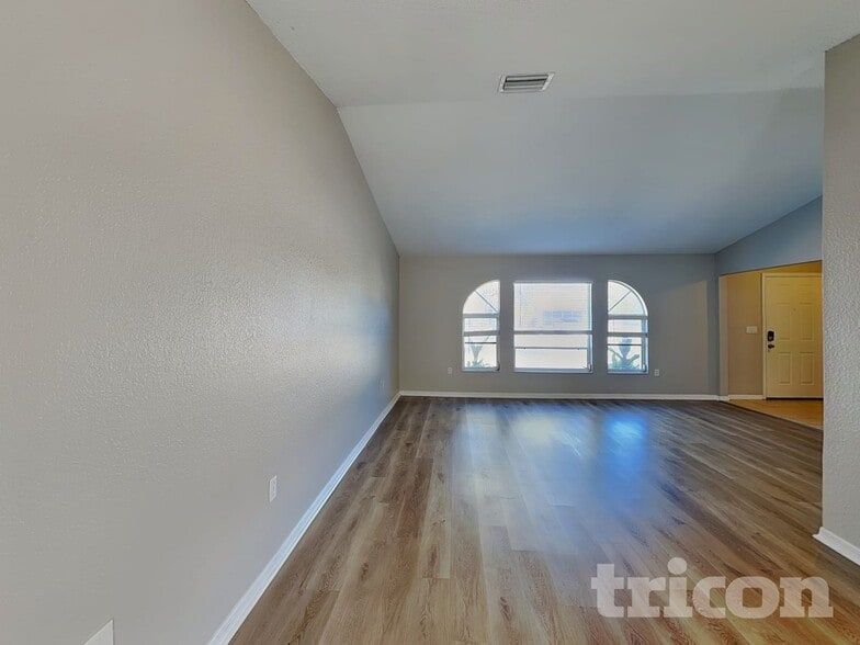 Building Photo - 26429 Asuncion Dr