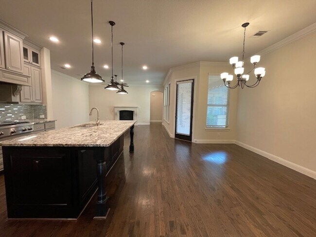 Building Photo - 1605 Le Mans Ln
