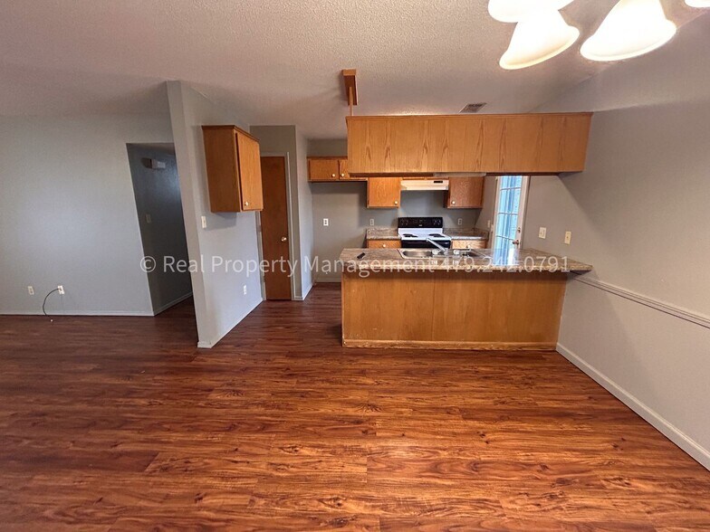 Building Photo - 80 Grand View Dr