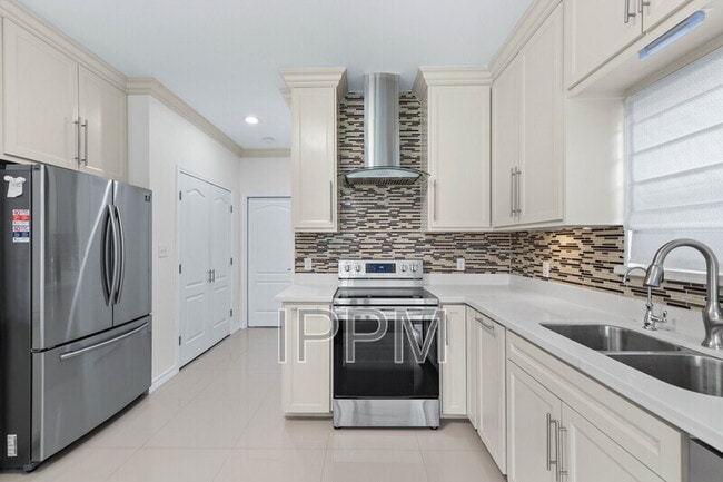 Building Photo - 7288 Rain Forest Dr