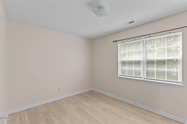 Building Photo - 1144 Pueblo Dr