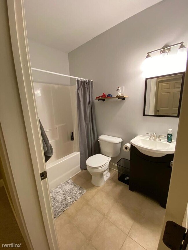 Building Photo - 6 br, 4.5 bath House - 4067 Andover Circle...