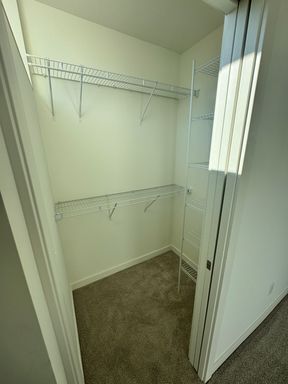 Building Photo - Immaculate One Bedroom Townhome!