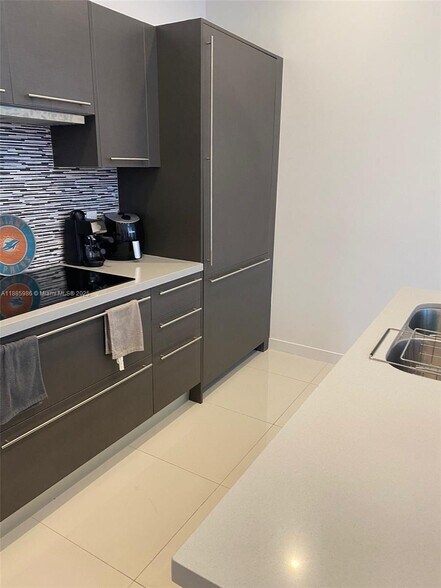 Primary Photo - 7875 NW 107th Ave